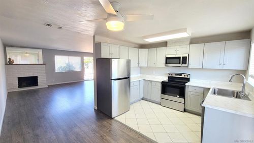 6-806 E 4th Ave, Escondido, CA, 92025-4548 | Card Image
