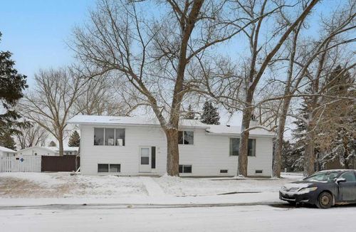 {{alt}} | Card Image