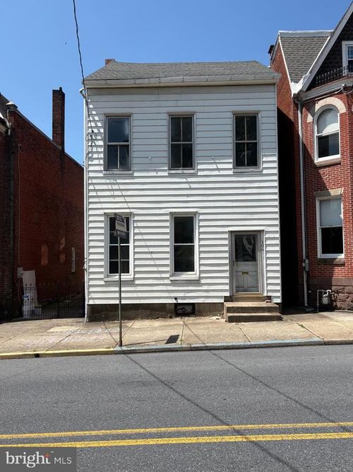 106 N 4th St, HAMBURG, PA, 19526-1510 | Card Image