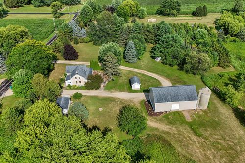 4827 Beaver Dam Rd, West Bend, WI, 53090-9309 | Card Image