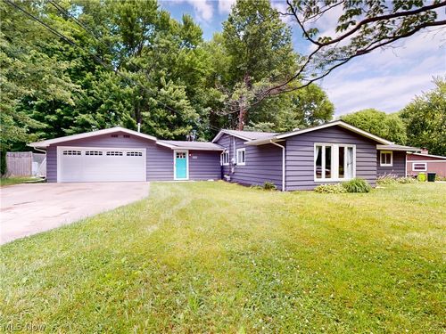 1063 Thistleridge Dr, Macedonia, OH, 44056-2263 | Card Image