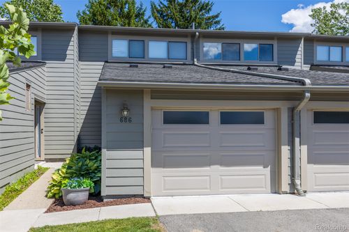 686 Peninsula Ct, Ann Arbor, MI, 48105-2506 | Card Image