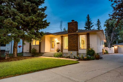 220 Oakridge Pl Sw, Calgary, AB, T2V1V2 | Card Image