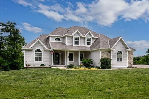 17384 Blue Moon Ln, Tonganoxie, KS, 66086-3303 | Card Image