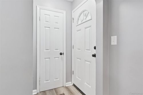 17680 Teppert St, Detroit, MI, 48234-3846 | Card Image