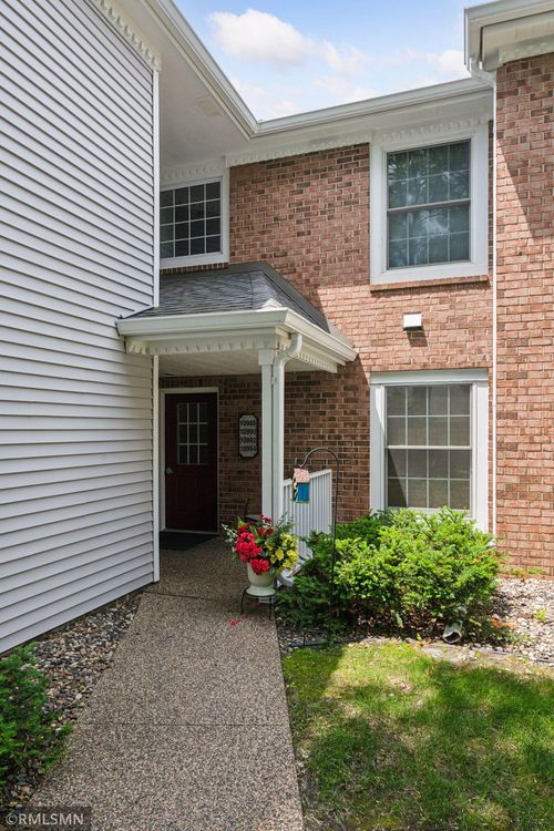 10992 Quebec Ave S, Bloomington, MN, 55438-2602 | Card Image