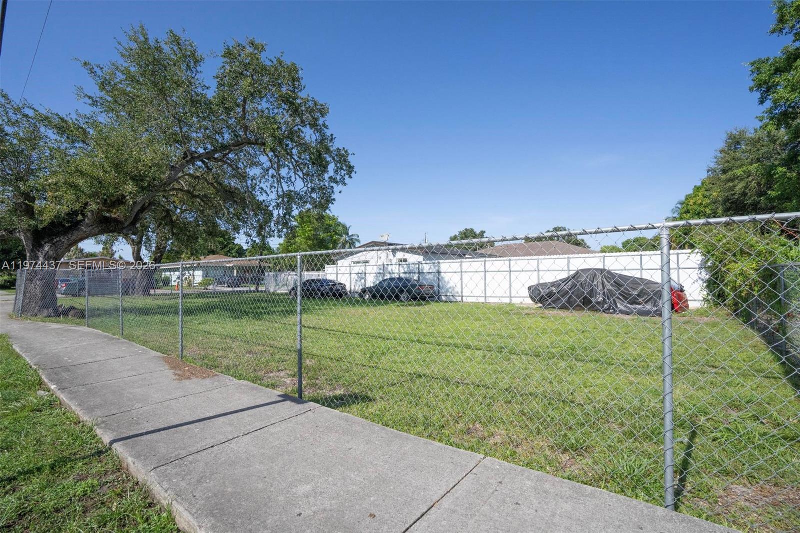 Land in Miami Gardens