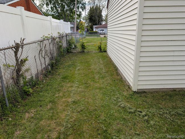23735 W Chicago, House other with 3 bedrooms, 1 bathrooms and null parking in Redford MI | Image 6