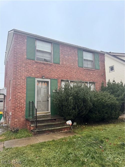 20612 Hillgrove Ave, Maple Heights, OH, 44137-2060 | Card Image