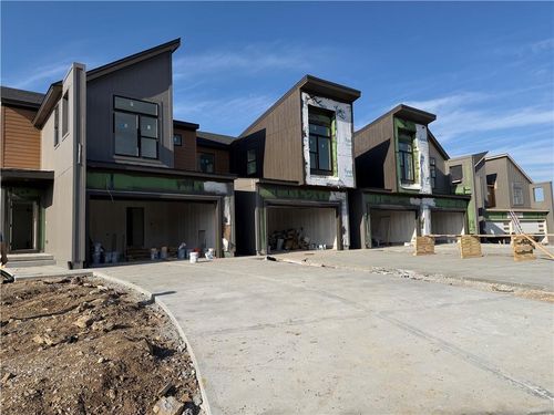 9305 Aminda St, Lenexa, KS, 66227 | Card Image