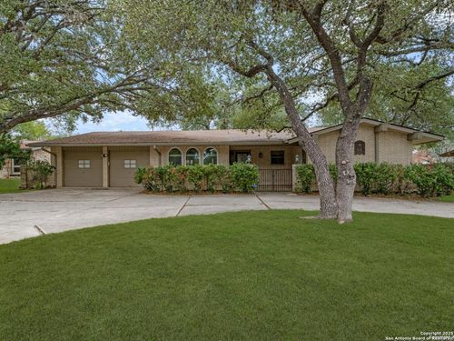 8718 Midcrown Dr, Windcrest, TX, 78239-2033 | Card Image