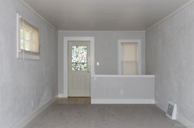 44 W End - Entrance | Image 7