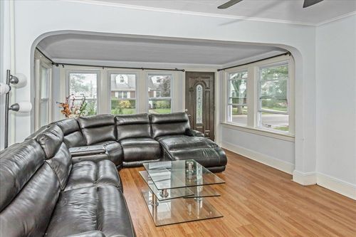 517 N 2nd St, New Hyde Park, NY, 11040-2825 | Card Image