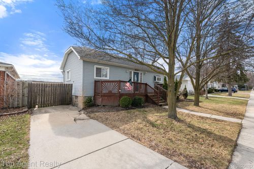 22228 Bon Heur St, Saint Clair Shores, MI, 48081-2455 | Card Image