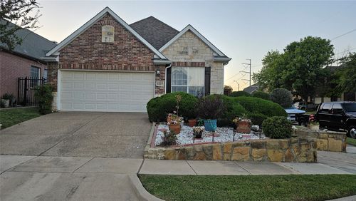 8207 Persimmon St, Irving, TX, 75063-7294 | Card Image