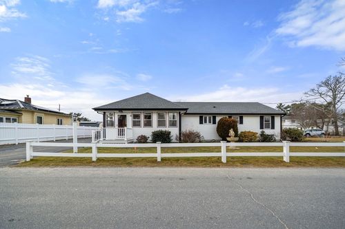 92 Choctaw Dr, Buzzards Bay, MA, 02532-4406 | Card Image