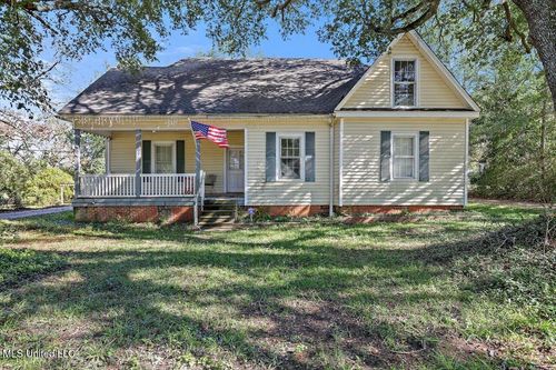 906 N Bennett St, Crystal Springs, MS, 39059-2502 | Card Image