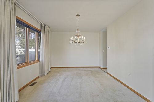 11405 Foxwoods Dr, Oak Lawn, IL, 60453-7105 | Card Image