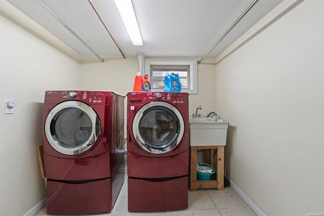 49-44 167 Th St, House other with 4 bedrooms, 3 bathrooms and null parking in Fresh Meadows NY | Image 29
