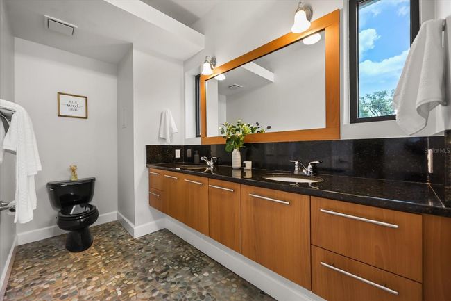 Primary Bathroom | Image 20
