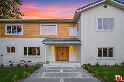 5439 Gentry Ave, Valley Village, CA, 91607-4114 | Card Image