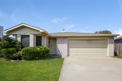 7128 Wagonwheel Rd, Fort Worth, TX, 76133-8146 | Card Image