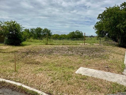 5803 Kim Valley St, San Antonio, TX, 78242-2212 | Card Image
