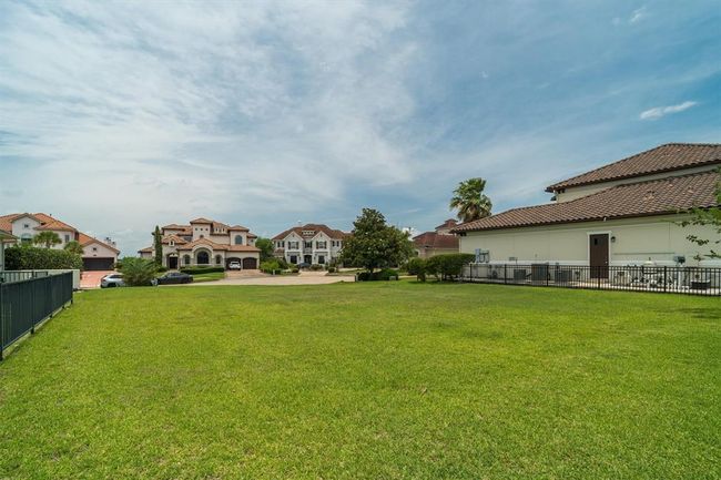10, 000 sq ft cul de sac lot with immediate water access to Clear Lake and Galveston Bay! | Image 14