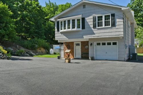 121 Leland Trl, Hopatcong, NJ, 07843-1752 | Card Image