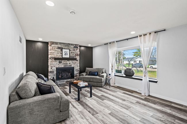 Living Room | Image 11