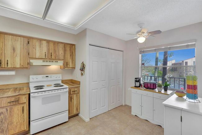 APT-301 - 7300 Lake Circle Dr, Condo with 2 bedrooms, 2 bathrooms and null parking in Margate FL | Image 4