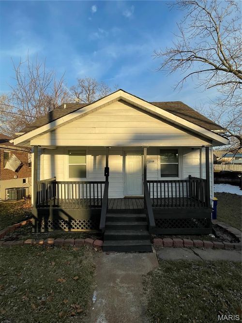 2708 Old Hanley Rd, Saint Louis, MO, 63114-4628 | Card Image