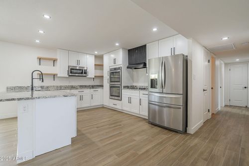 2030 E Duke Dr, Tempe, AZ, 85283-2461 | Card Image