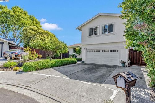 7765 Dublin Green Ct, Dublin, CA, 94568-1315 | Card Image