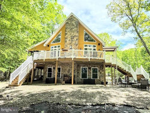 64 Algonquin Dr, Hazleton, PA, 18202-3295 | Card Image