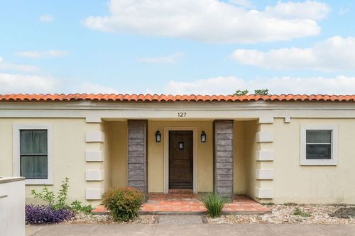 127 Bogie Dr, San Marcos, TX, 78666-8841 | Card Image