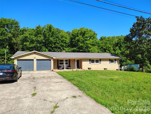 213 Lakeview Dr, Harrisburg, NC, 28075-9487 | Card Image
