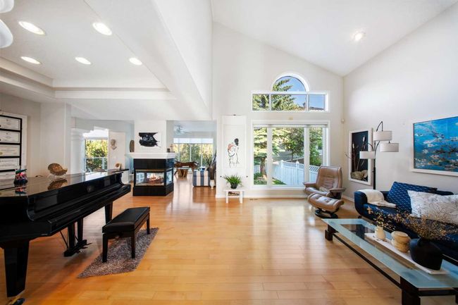 11 Patrick View Sw, House other with 4 bedrooms, 4 bathrooms and 4 parking in Calgary AB | Image 8