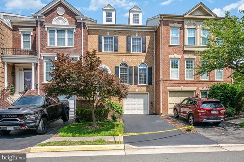 8002 Tanworth Ct, Springfield, VA, 22152-3657 | Card Image