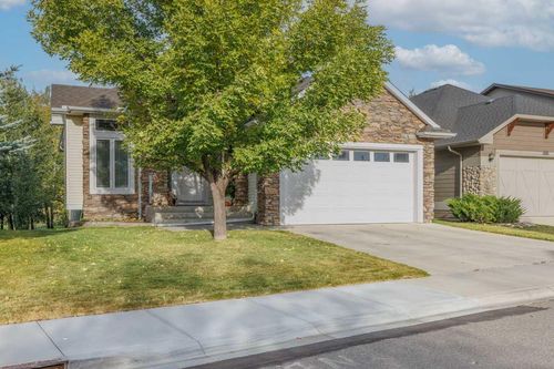 462 Crystal Green Manor, Okotoks, AB, T1S0A3 | Card Image