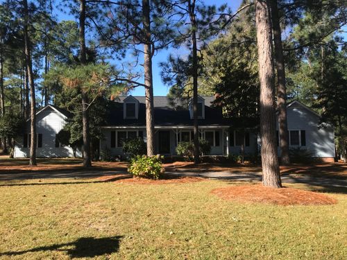 100 W Hedgelawn Way, Southern Pines, NC, 28387-7155 | Card Image