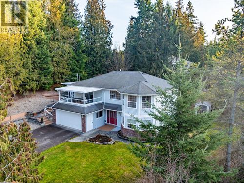 2421 Mount Tuam Cres, Sorrento, BC, V0E2W2 | Card Image