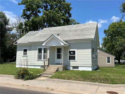 502 N 4th St, Iola, KS, 66749-2522 | Card Image