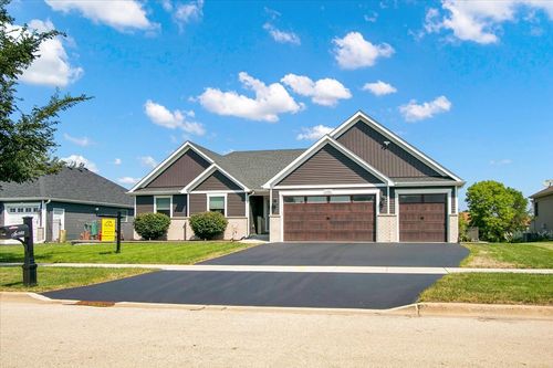 1482 Cornerstone Dr, Yorkville, IL, 60560-8800 | Card Image