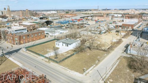 6474 Russell St, Detroit, MI, 48211-2141 | Card Image