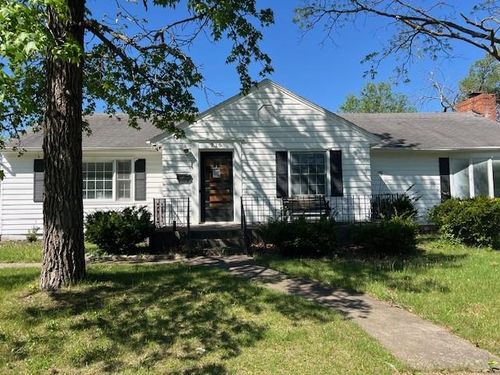 710 Bridge St, Sweet Springs, MO, 65351-1400 | Card Image