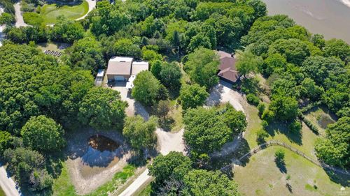 27423 Wells Creek Rd, Wamego, KS, 66547-1872 | Card Image