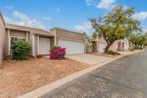 6337 N Willowbrook Dr, Tucson, AZ, 85704-3949 | Card Image