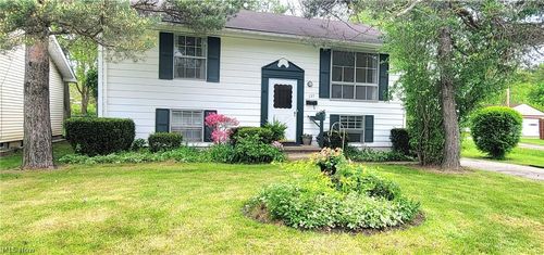 137 Stage Ave, Painesville, OH, 44077-3051 | Card Image