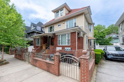 336 E 16th St, New York, NY, 10003-3802 | Card Image